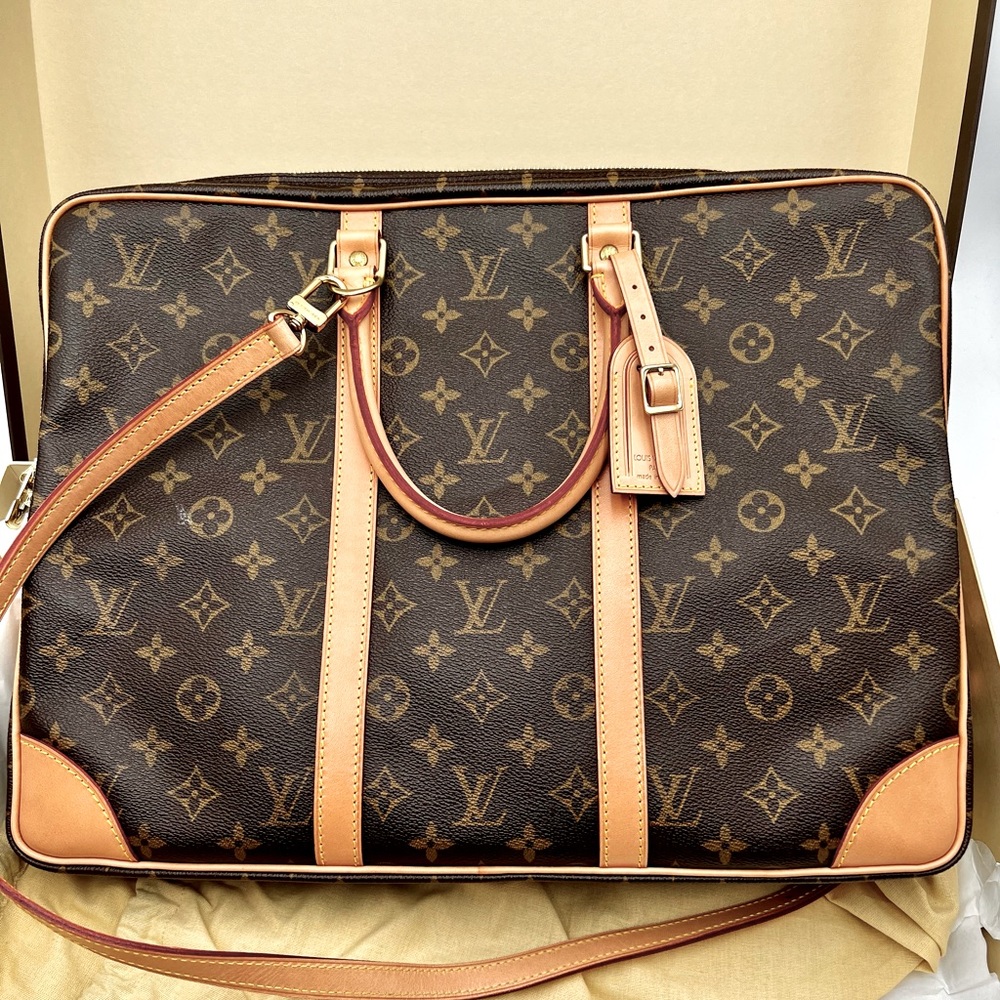 Authentic New Vintage LOUIS VUITTON
Monogram Porte Documents Voyage.